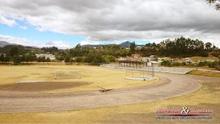 Polideportivo El Ejido en Sangolquí: canchas de fútbol profesional, pista de atletismo, velódromo y áreas verdes junto al Parque Édison Valencia. Ideal para deporte y recreación.#PolideportivoElEjido #Sangolquí #ValleDeLosChillos #DeporteYRecreación #FútbolEcuador #Atletismo #Velódromo #EspaciosDeportivos #VidaActiva #TurismoUrbano
