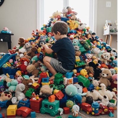 Descubre actividades para enseñar a ahorrar a los niños y cómo crear hábitos financieros desde la infancia. Guía práctica en RevistaCoco.com#AhorroParaNiños #EducaciónFinanciera #RevistaCoco #PadresConscientes #AhorroFamiliar